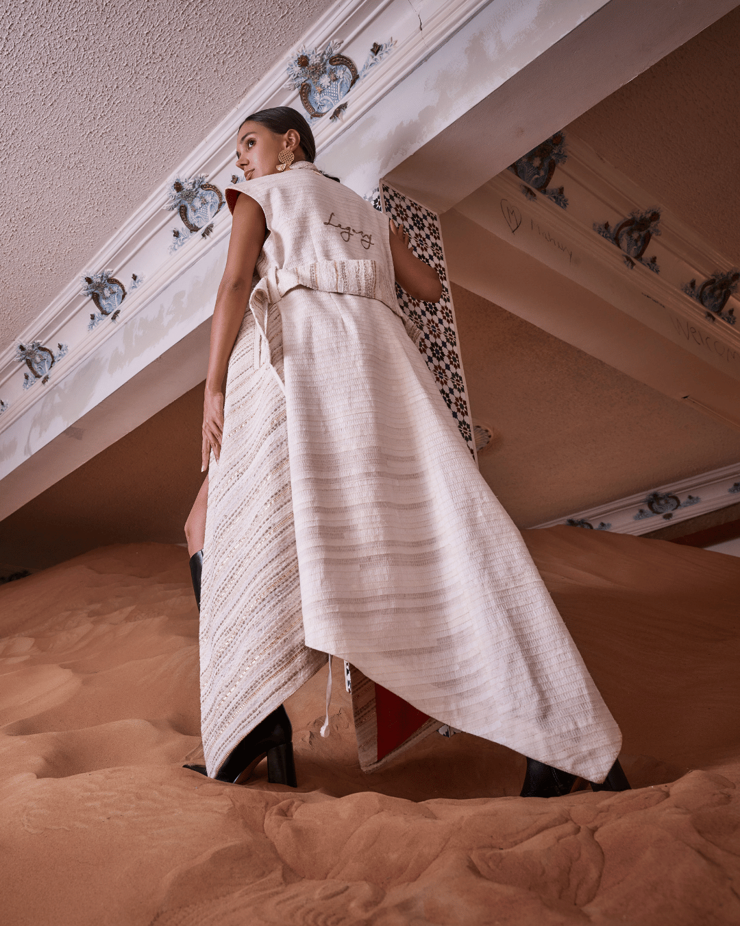 Inarah_Coat_Luxury_Women_Wear_Meaningful_Intentional_Sustainable_Fashion_Kashesh_Global_Dubai_Leadership