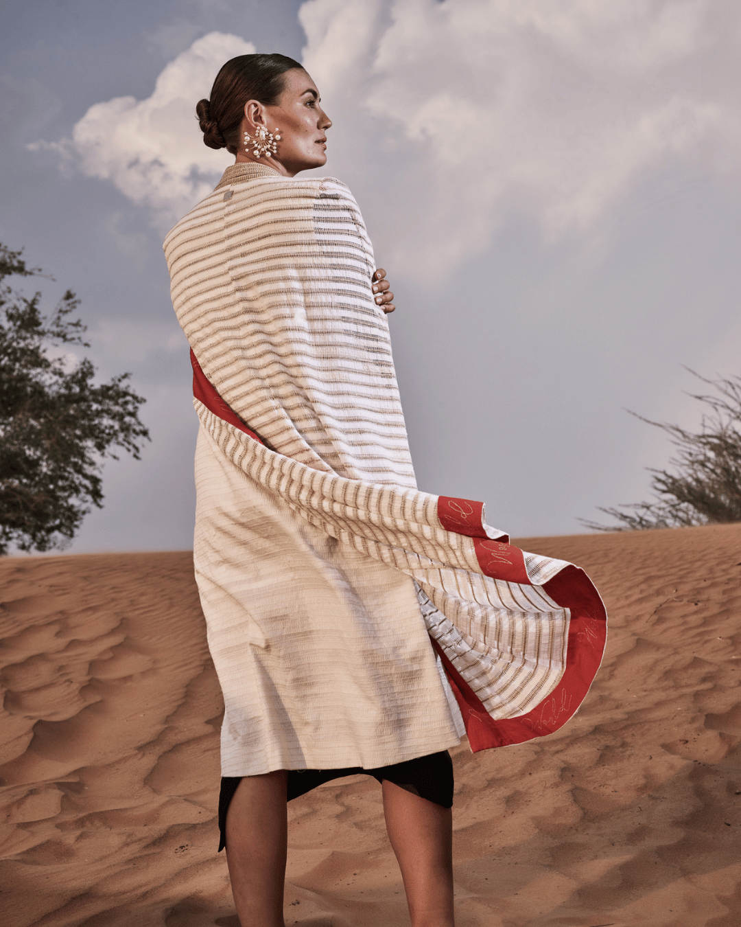 Insha_Coat_Luxury_Women_Wear_Meaningful_Intentional_Sustainable_Fashion_Kashesh_Global_Dubai_Leadership