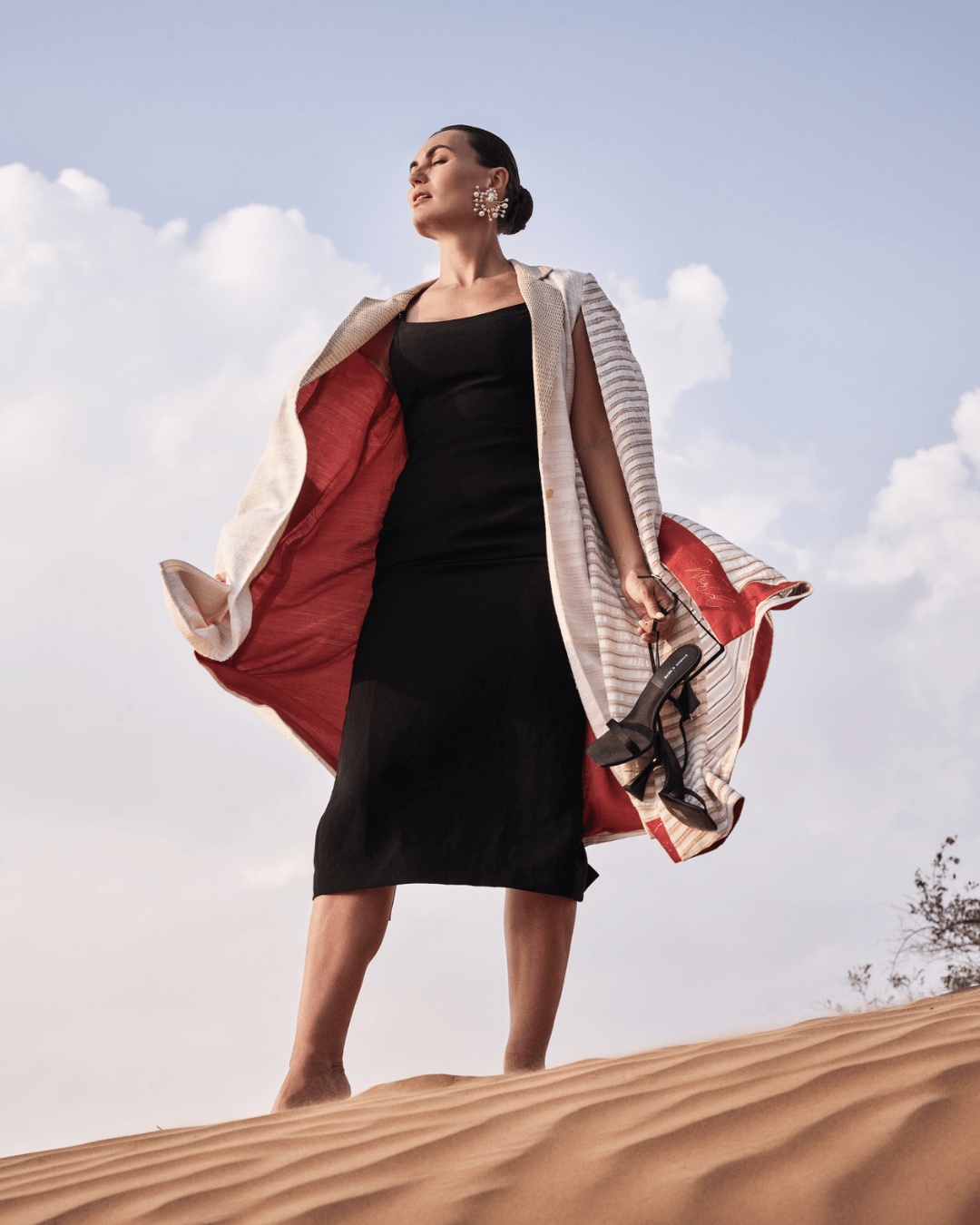 Insha_Coat_Luxury_Women_Wear_Meaningful_Intentional_Sustainable_Fashion_Kashesh_Global_Dubai_Leadership